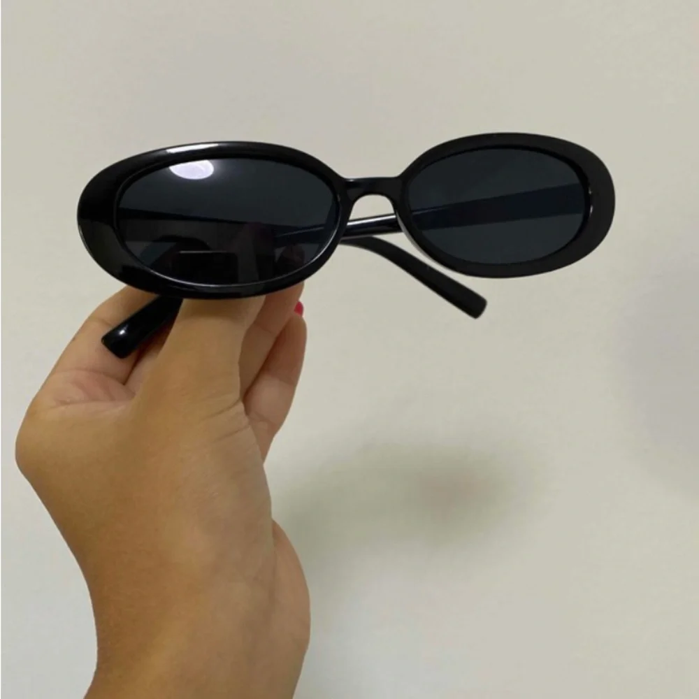 New Womans Street Photography Black Grey UVA UVB Small Frame Classic Sunglasses